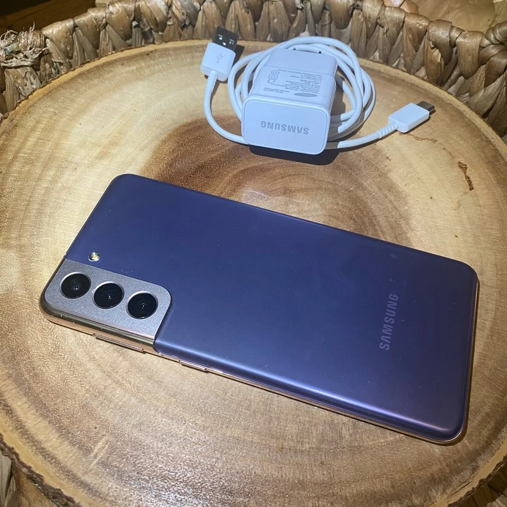 Samsung Galaxy Phone in Purple with Charger